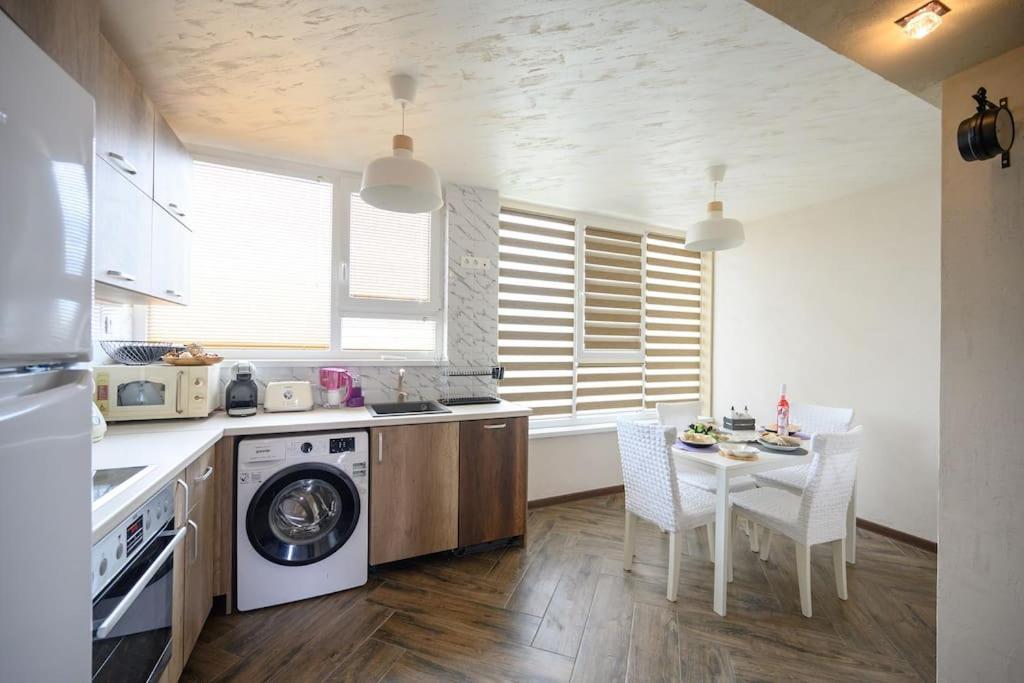 Sunset Luxury Apartment Варна Екстериор снимка
